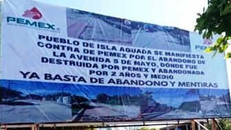 Pobladores de Isla Aguada exigen a Pemex reanudar pavimentación 