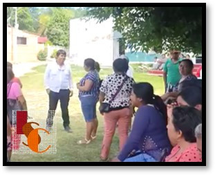 En Hopelchén, habitantes de Sahcabchén, detienen a funcionario de CFE por apagón de 24 horas.