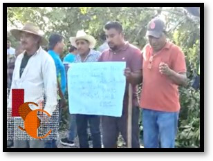 Bloquean carretera Candelaria-Miguel Hidalgo por promesa incumplida de rehabilitación. 