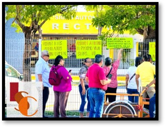 Jubilados acusan a la rectora de la UNACAR de retrasar pagos.